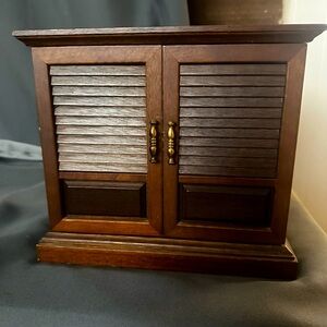 Apex Antique jewelry box